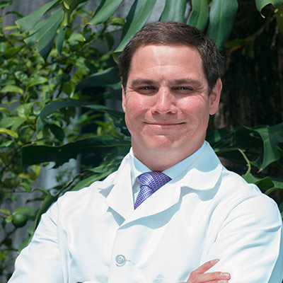 Dr. Mauricio Clare 